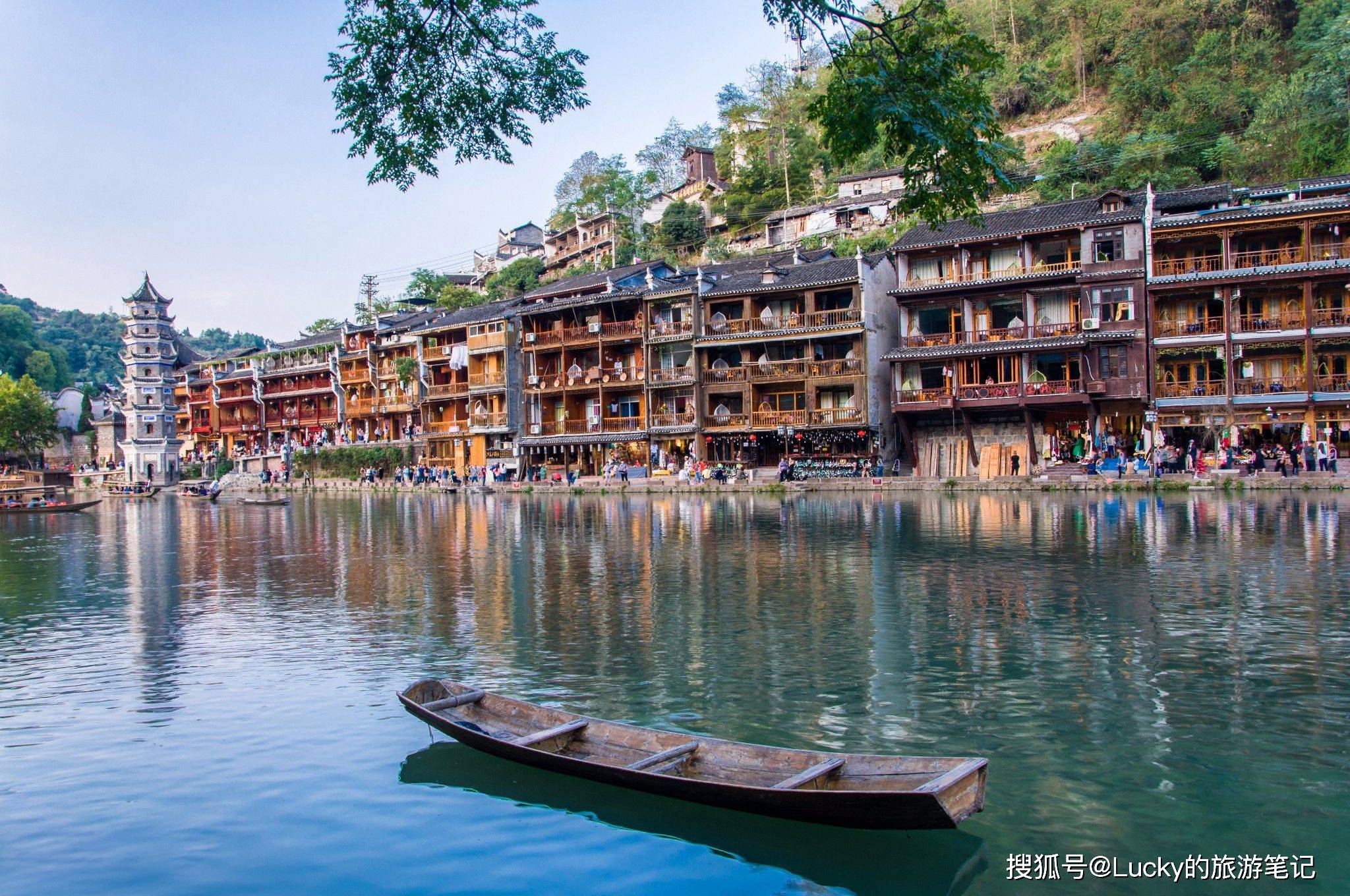 鳳凰古城必去三大景點，探尋千年古鎮(zhèn)的魅力，鳳凰古城三大必游景點，千年古鎮(zhèn)的魅力探尋之旅