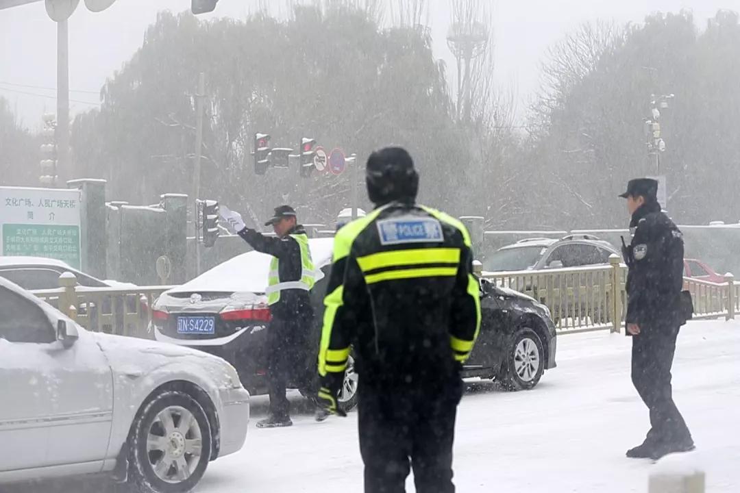 遼寧天氣預(yù)警，暴雪來襲，做好準(zhǔn)備，遼寧暴雪預(yù)警，提前做好準(zhǔn)備應(yīng)對風(fēng)雪來襲