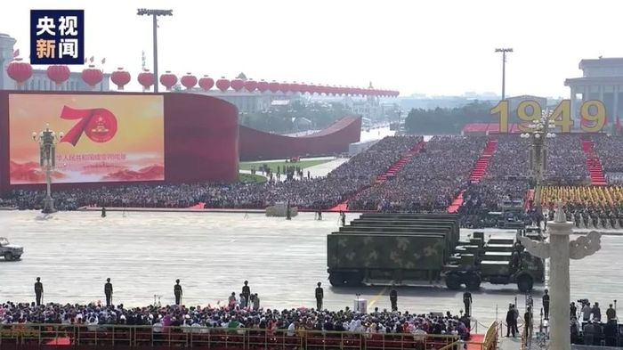 盛況空前，慶祝中華人民共和國成立七十周年大閱兵現(xiàn)場直播回顧，慶祝中華人民共和國成立七十周年大閱兵回顧，盛況空前現(xiàn)場直播展風采