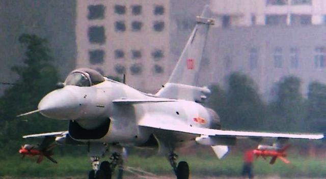 殲-10戰(zhàn)斗機(jī)，性能水平深度解析，殲-10戰(zhàn)斗機(jī)性能深度解析
