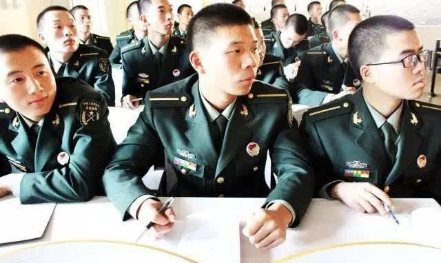 為什么有人后悔上軍校？深度解析背后的原因，深度解析，為何有人對(duì)軍校生涯感到后悔？原因探究